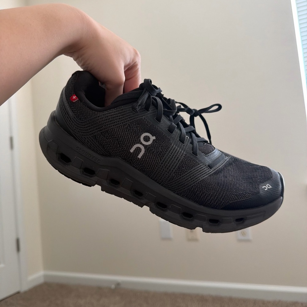 On Running CloudGo running Shoes in Black Eclipse